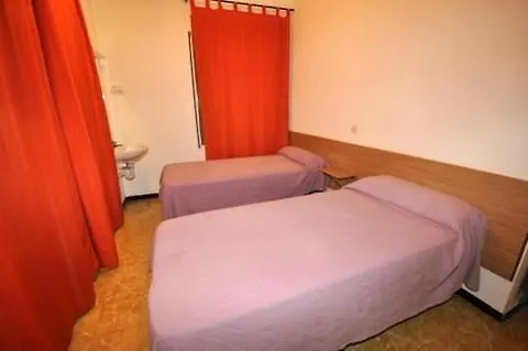 Hostal Can Blanco Sarriá de Ter 0*,